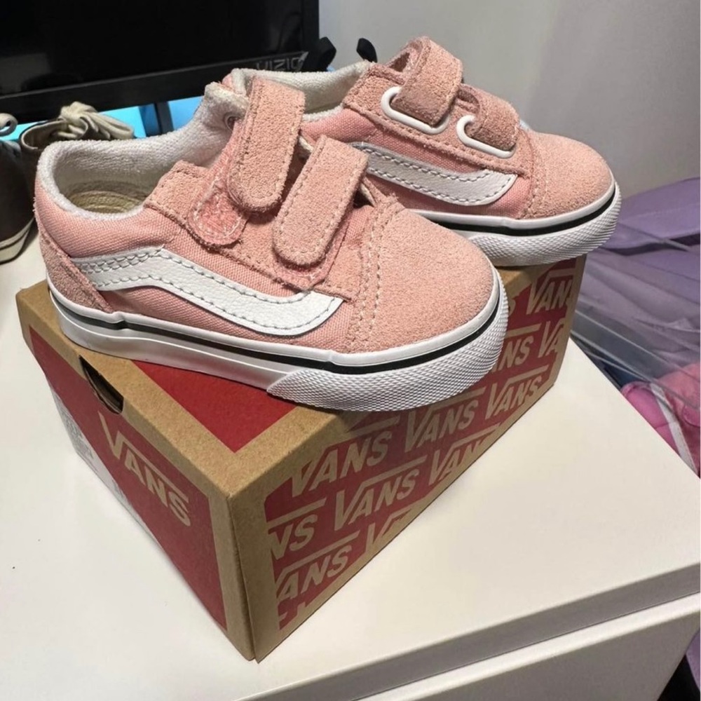 Vans size 4C in powder pink and true white